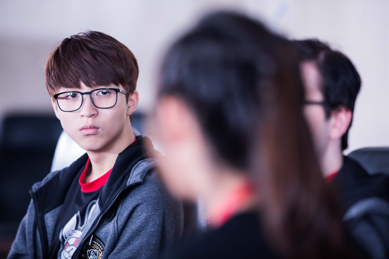 开云APP-NS翻盘GEN，Hanssama关键团战开团秒人顶尖较量入围赛，点燃全场激情