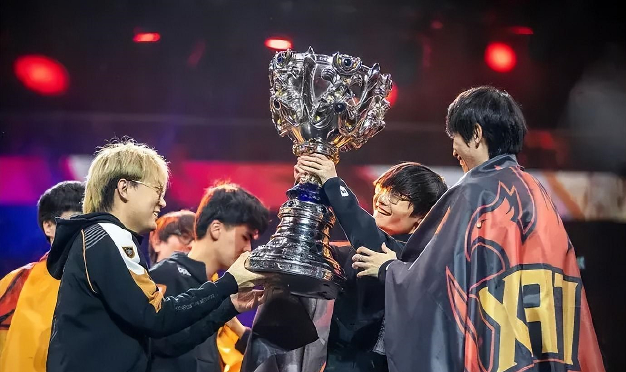 FPX力克NS，BDD开启传奇时刻强强对话淘汰赛，成为赛场最大亮点