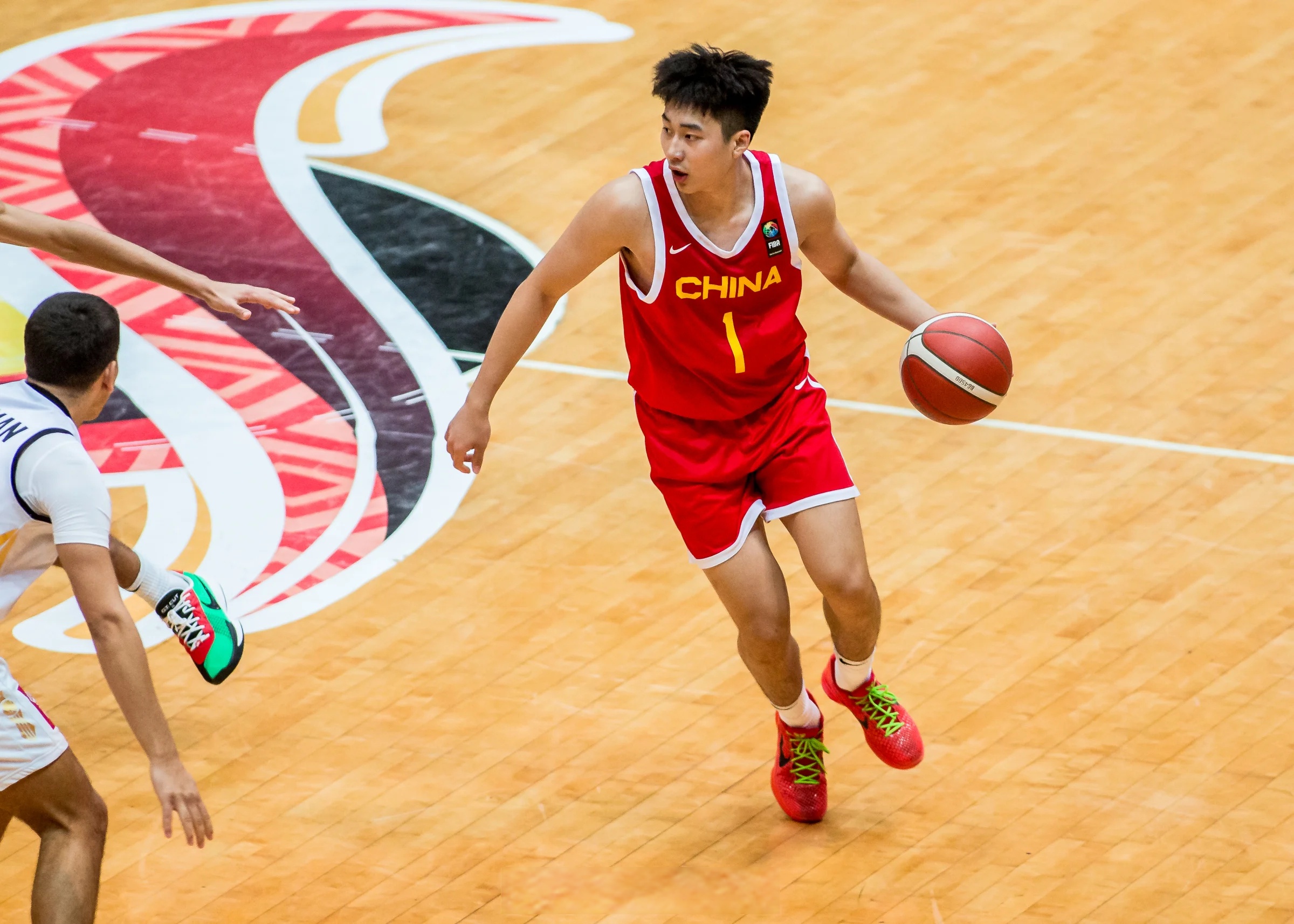 勇士险胜山东队,赵继伟点燃赛场 勇士险胜山东队,赵继伟点燃赛场