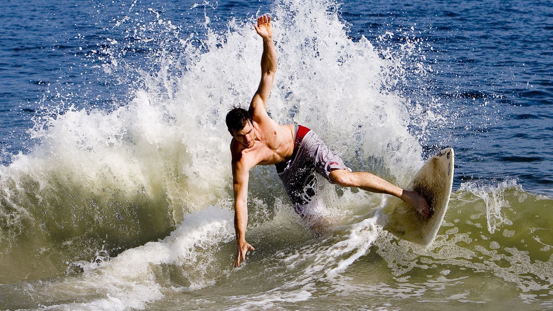 开云APP-当上海男篮用海派智慧压制深圳，我们看见的却是德甲那个统治战场的伦纳德